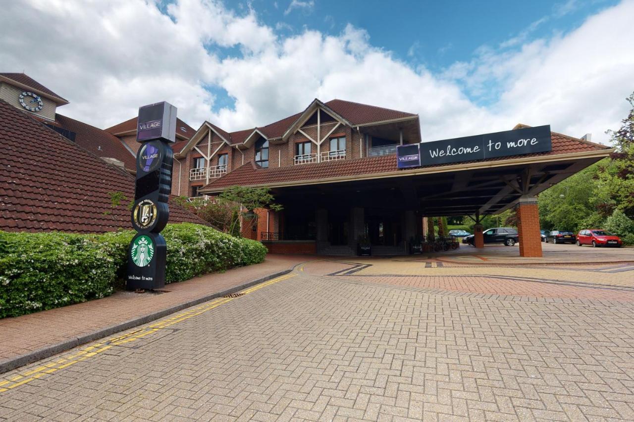 Village Hotel Swindon Bagian luar foto